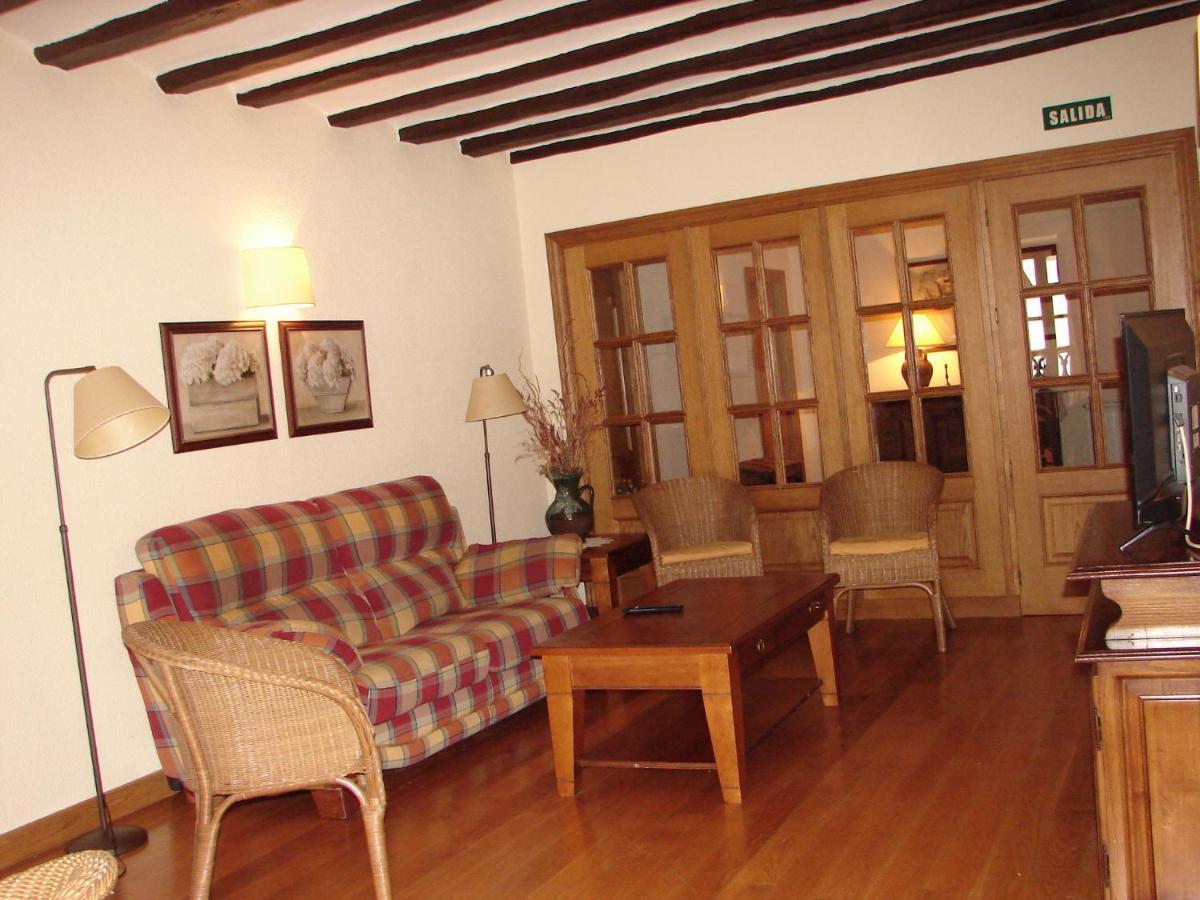 Apartamentos Lazkano I Y II Uharte-Arakil ภายนอก รูปภาพ